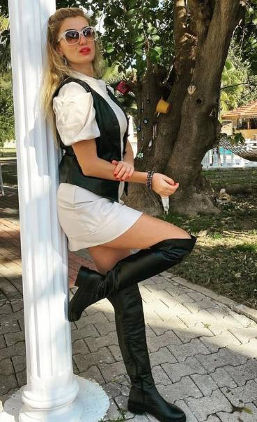 Şöhreti bırakıp doğaya çekilen ünlü manken tarlada çalışmaya başladı - Resim: 12